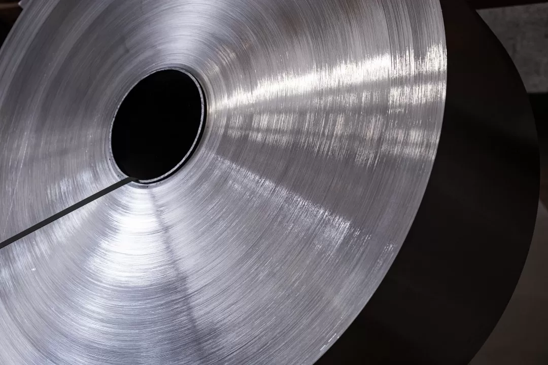 لفائف رقائق الألومنيوم بالجملة، مقاسات كبيرة للخدمة الشاقة، درجة غذائية 2 تغليف رقائق الألومنيوم المستدامة