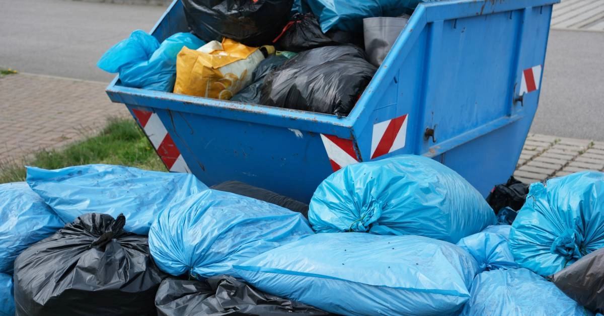 Large volume trash bags capacity uses materials common sizes types commercial industrial applications